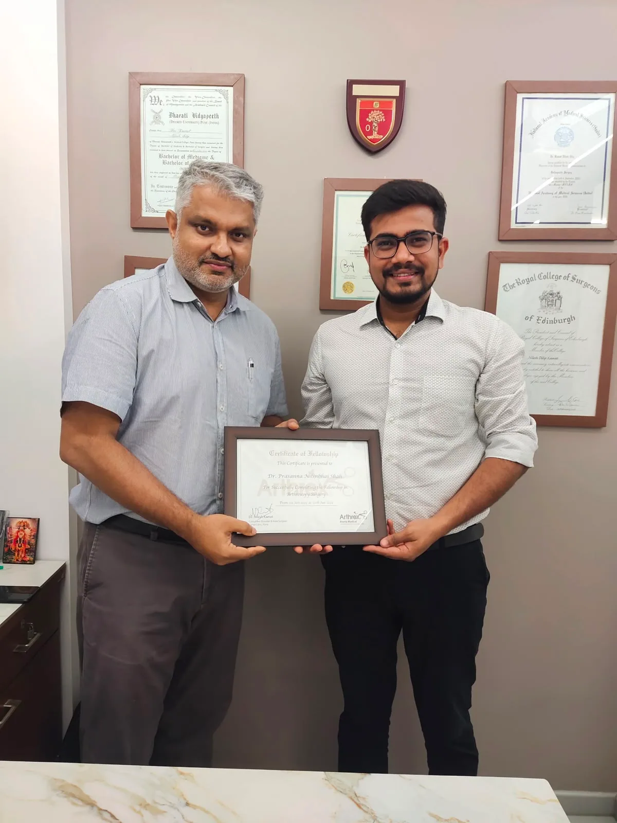 Dr. Prasanna Shah receiving a certificate of appreciation